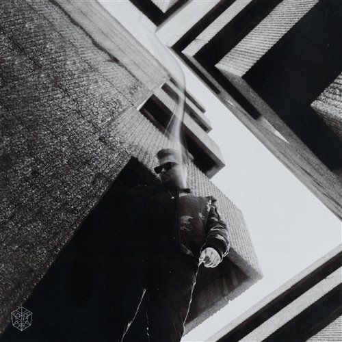 AVAO - Out Of My Mind (Extended Mix) 