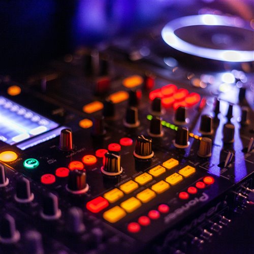 杨茜茜 - 我们不是相爱吗 (DJ小九 2025 Remix)